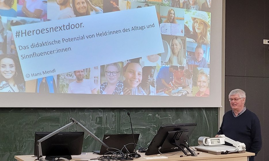 Hans Mendl beim Vortrag