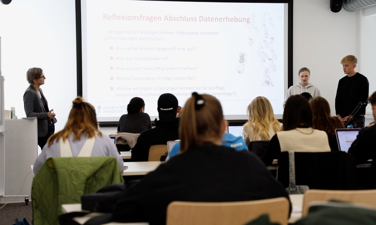 Studierende in einer Vorlesung des IRKS.