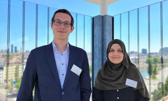 Härting und Ben Boaicha (v.l.n.r.) im Hintergrund die Skyline Wiens