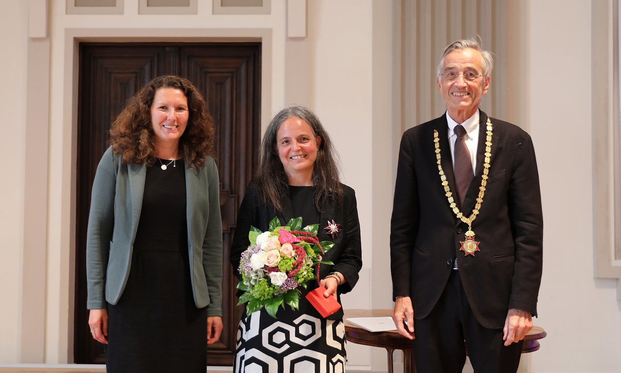 v.l. Laudatorin Marion Huber-Humer, Anke Bockreis und Rektor Märk.
