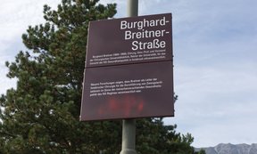 Straßenschild Burghard Breitner Straße