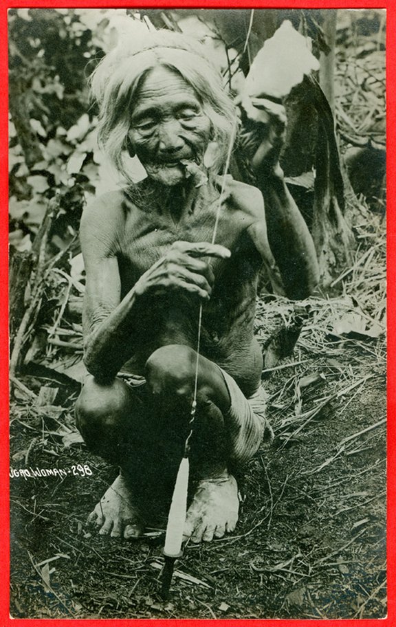 Philippines, Luzon, Ifugao woman spinning