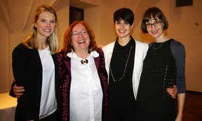 Prof. Eva Lavric mit den Organisatorinnen Romana Kaier, Monika Messner und Carmen Konzett.