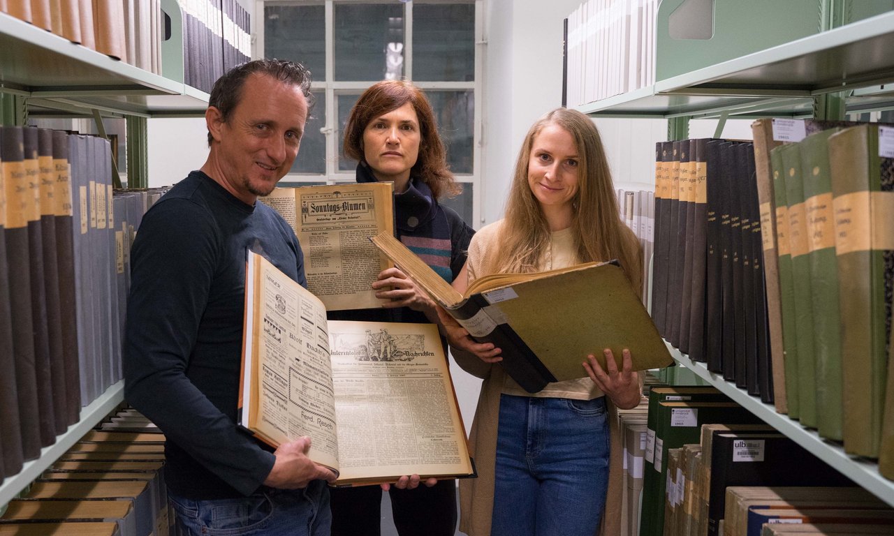 von links nach rechts: Die Mitarbeiter*innen der ULB Tirol Christian Kössler, Maritta Horwath und Johanna Walcher