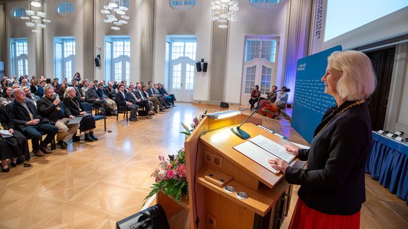 Laudatorin Rektorin Veronika Sexl