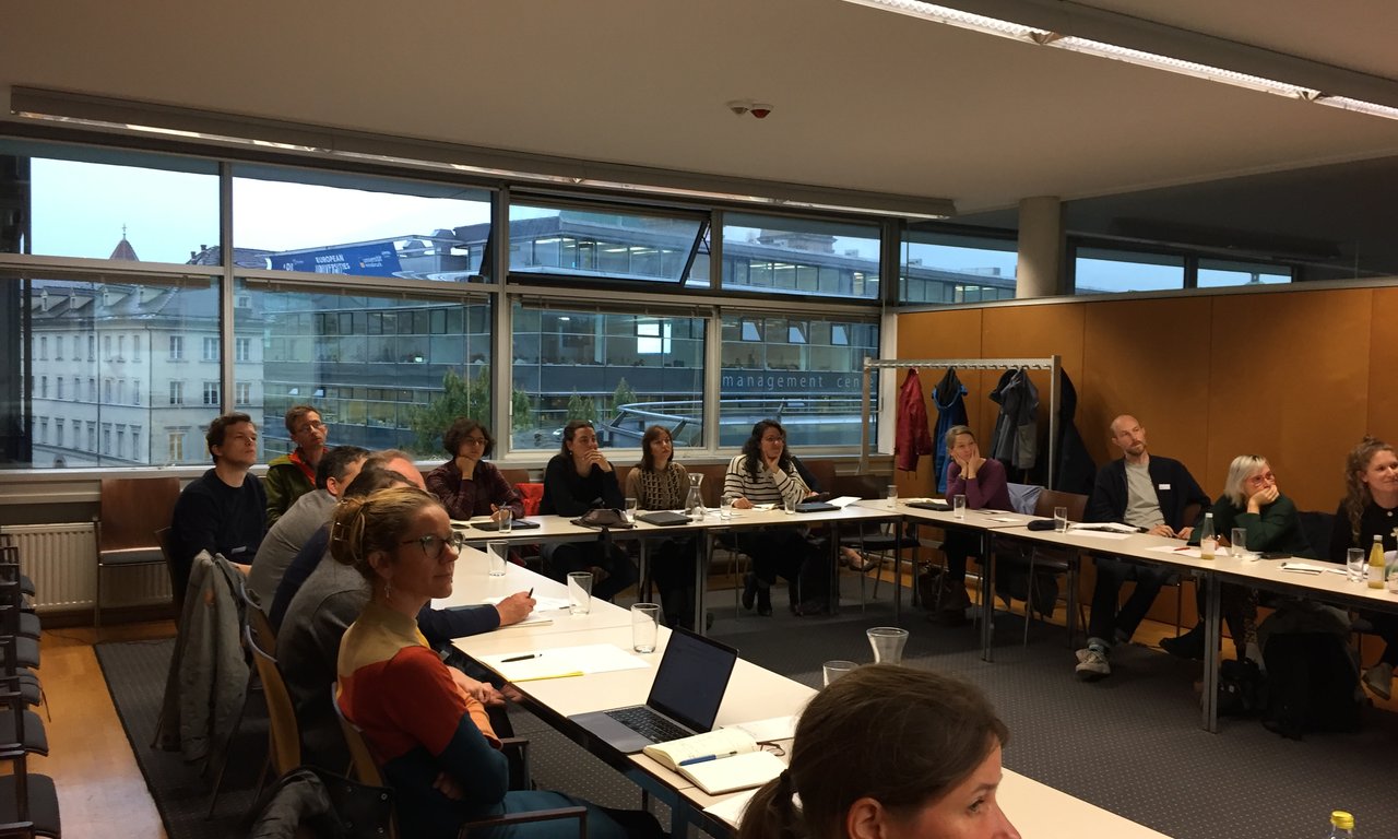 Die Teilnehmer:innen im Workshop an der SoWi.
