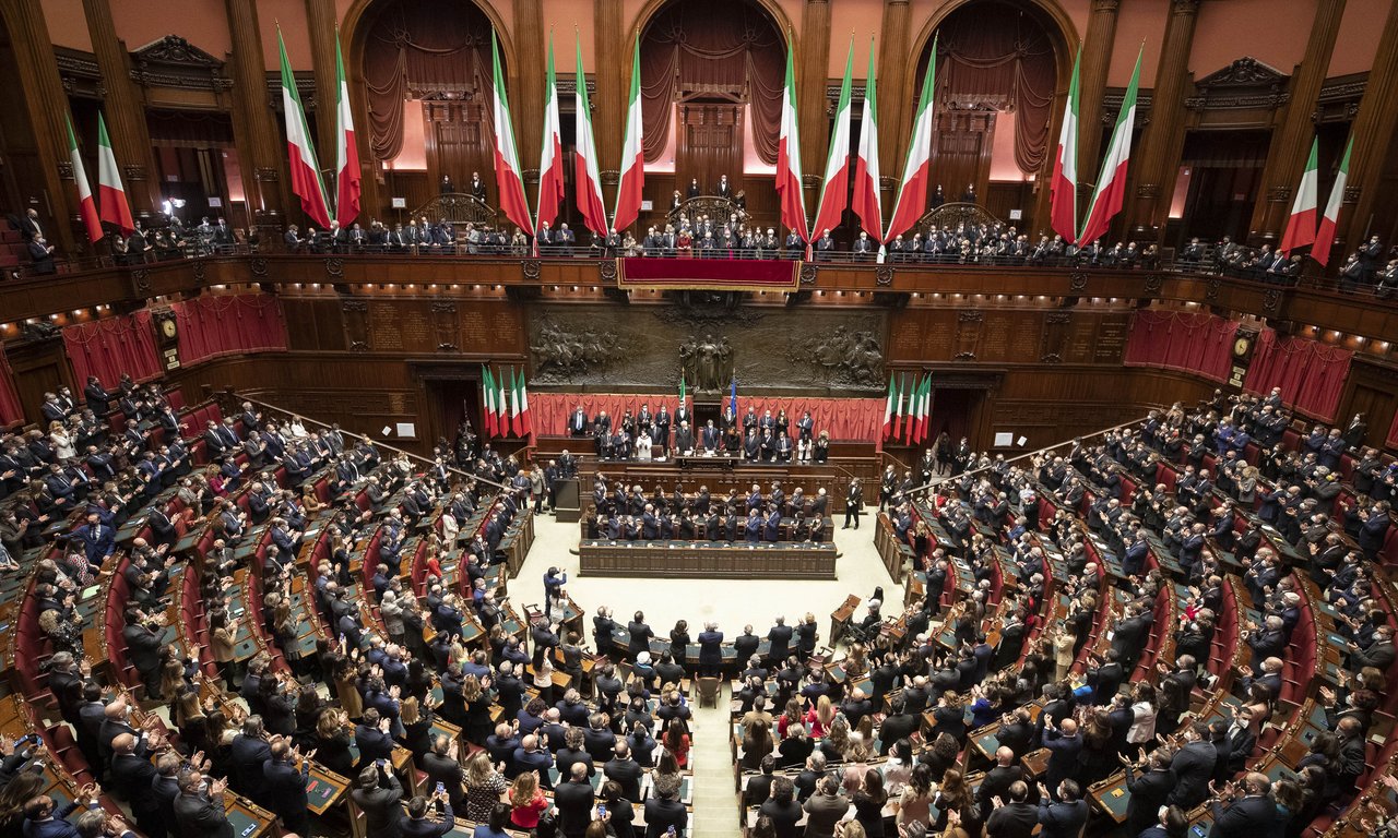 Großaufnahme von einer Sitzung in der italienischen Abgeordnetenkammer