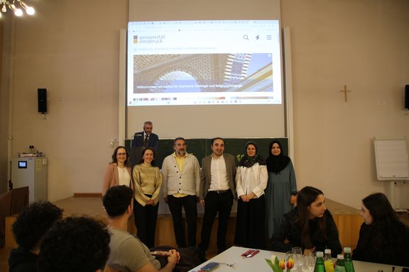 Mitarbeiter des Instituts beim Iftar-Essen