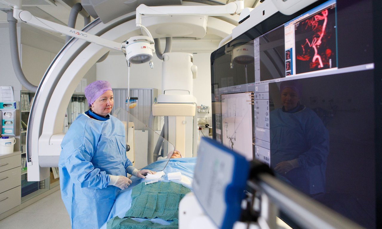 Blick in einen Neuroradiologie-OP