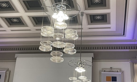 Lampen im Konferenzsaal