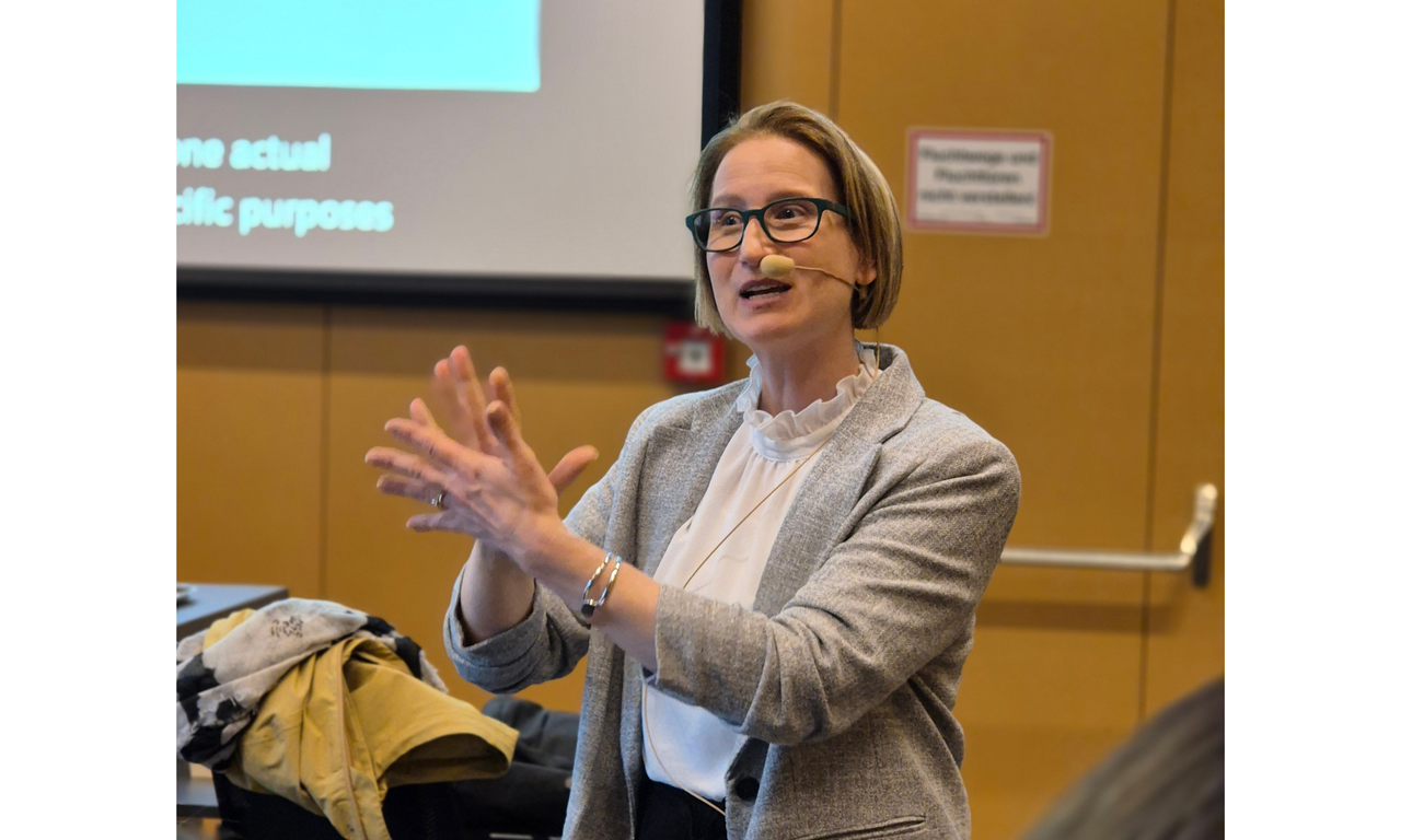 Paula Winke presenting in front of screen