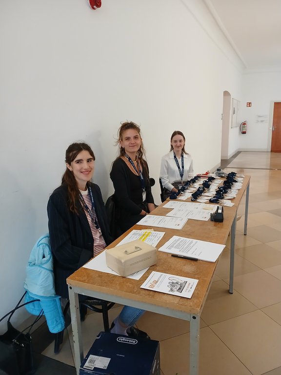 Foto von drei Teilnehmenden des Symposium HörErlebnisse im Juli 2025