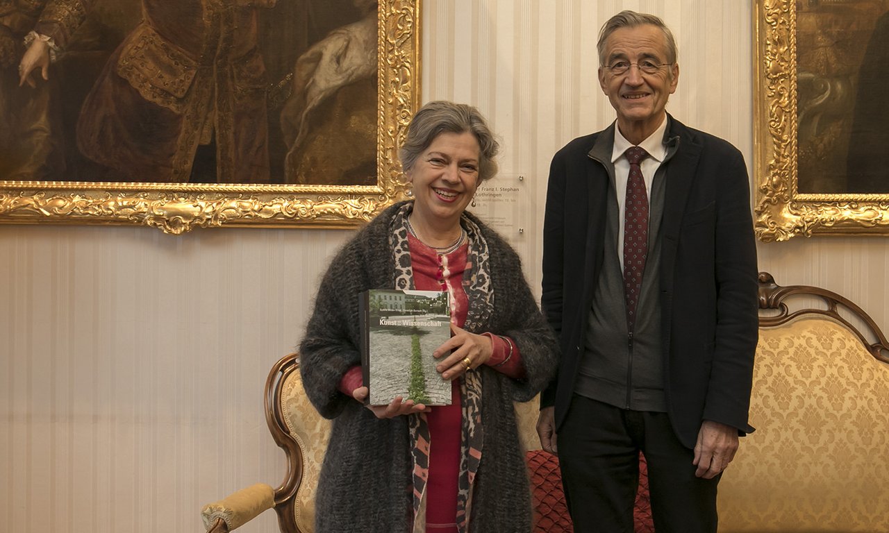 Sybille Moser-Ernst und Rektor Tilmann Märk