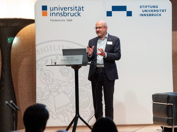 Foto von Gregor Weihs auf der Bühne