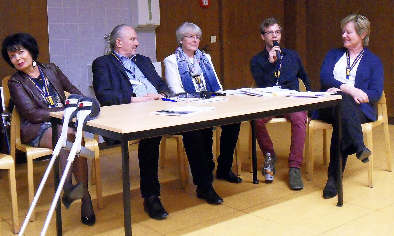 Teilnehmerinnen und Teilnehmer der Podiumsdiskussion „Europäische Herausforderungen der Ausbildung von PsychologInnen in Forschung und Praxis“