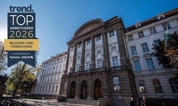 Das Hauptgebäude, darüber das Logo von trend. TOP Arbeitgeber