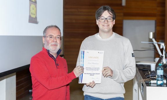 Bachelor students gets award