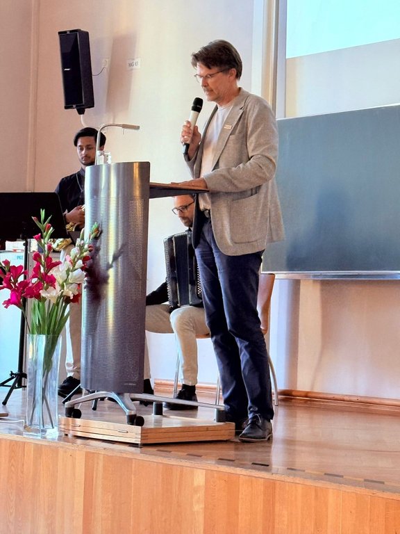 Zu sehen ist der Dekan der Theologischen Fakultät.