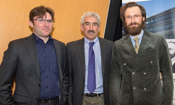 George Loewenstein mit Dekan Markus Walzl und Michael Kirchler