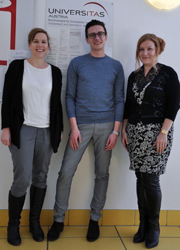 Alte und neue Vorstandsmitglieder von UNIVERSITAS aus Innsbruck. Von links nach rechts: Daniela Maizner, Bernhard Eberharter und Alena Petrova