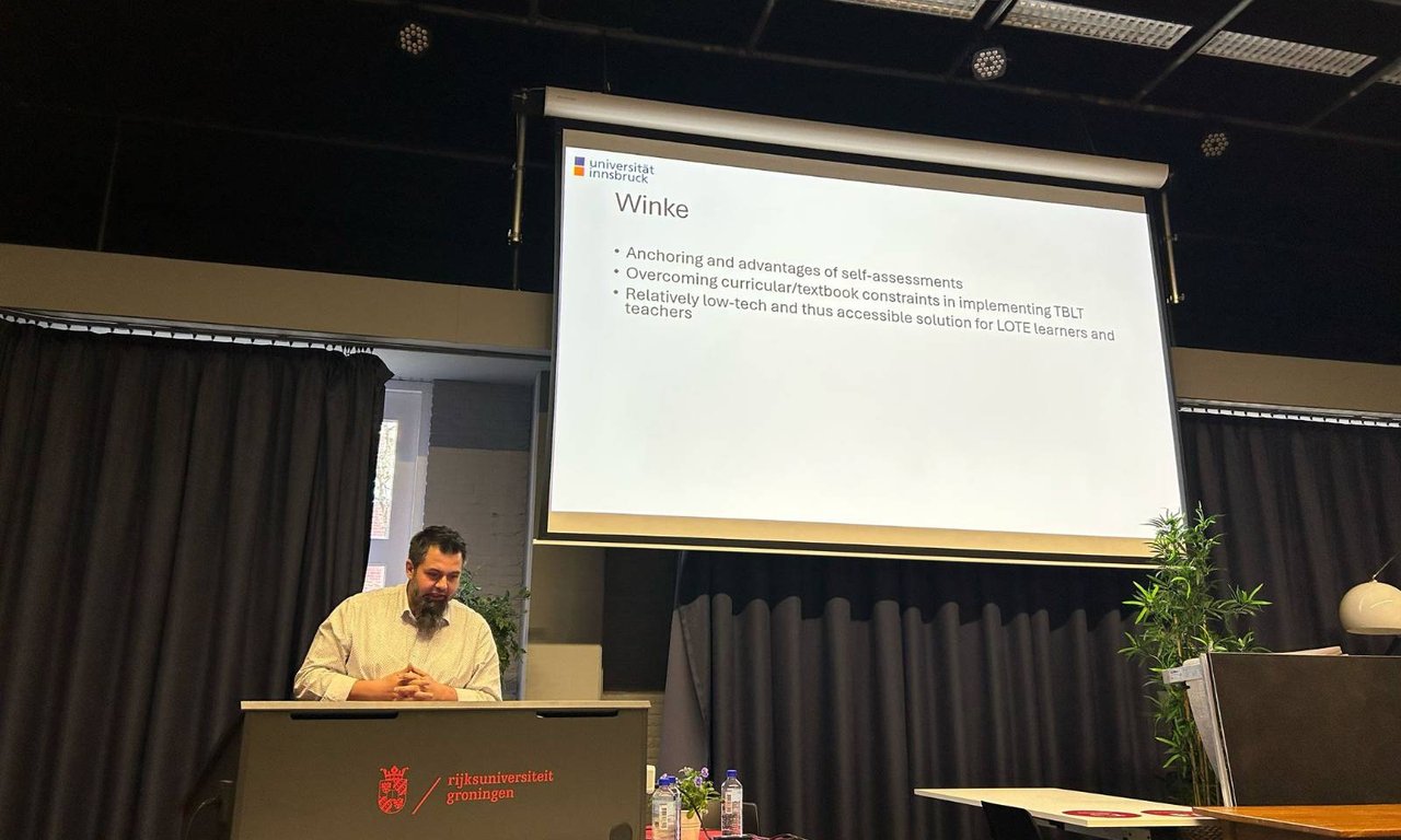 Benjamin Kremmel  as speaker in front of whiteboard