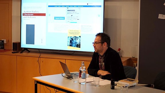 Christian Zolles bei seinem Vortrag über Medienreflexion und (digitale) Methodenvielfalt in den Austrian Studies