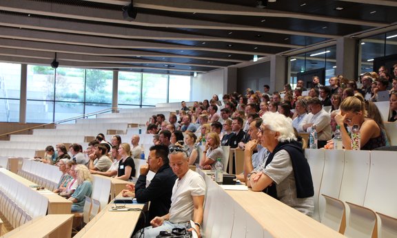 Teilnehmer:innen im Audimax