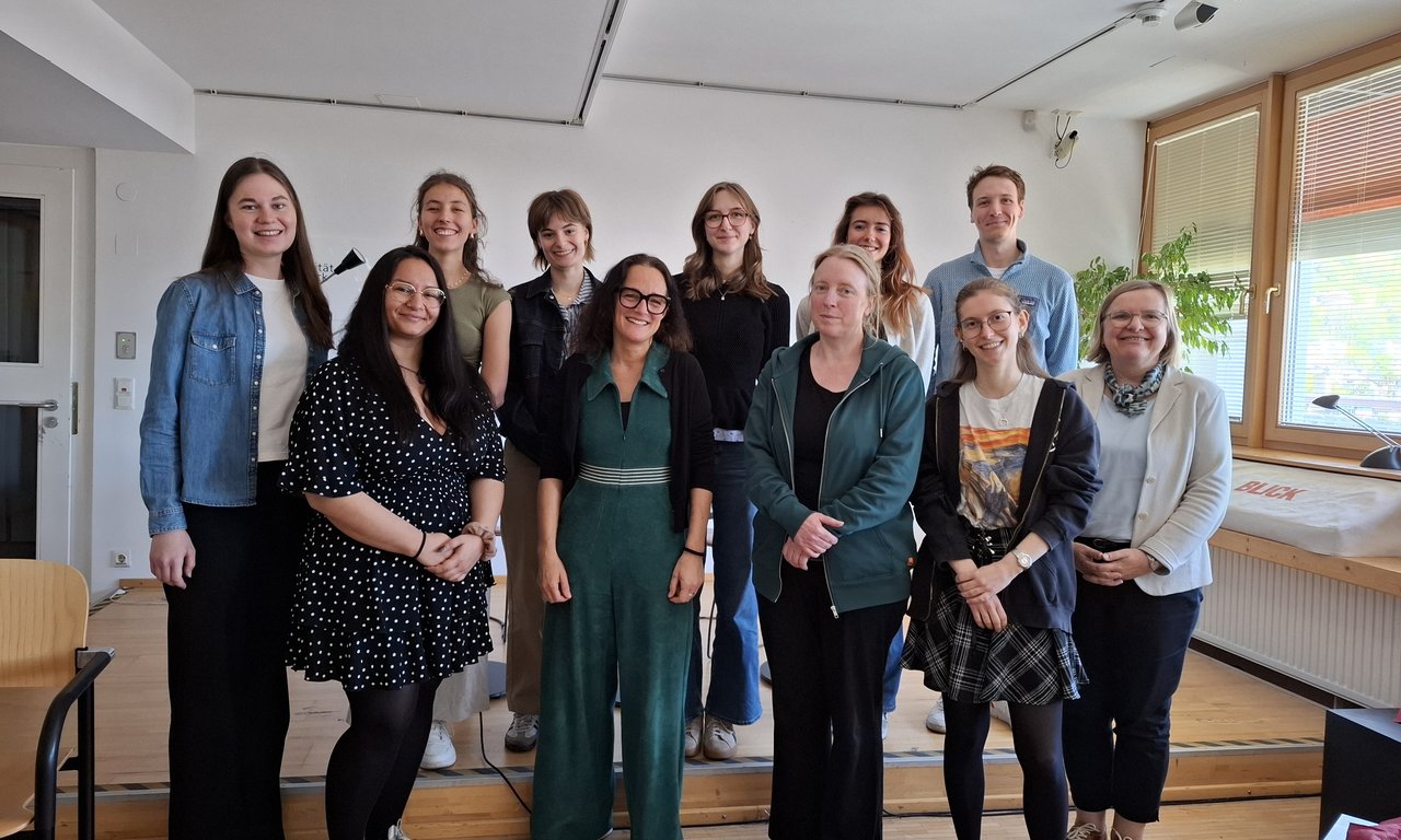 Gruppenfoto von 12 Personen im Brenner-Archiv