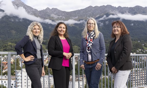 Foto der Abteilungsleitung und Sekretärinnen der Personalabteilung