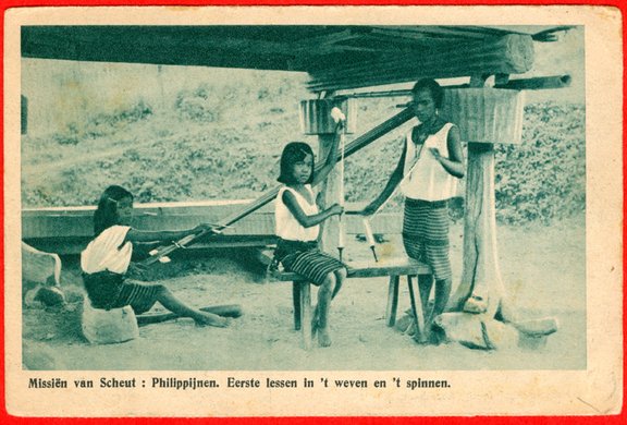 philippines_girls-spinning-and-weaving