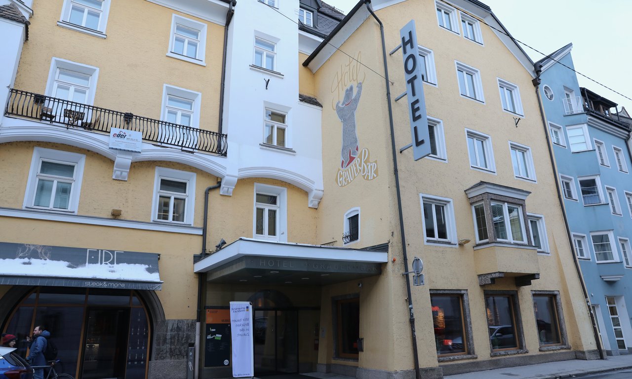 Das Hotel Grauer Bär von außen.