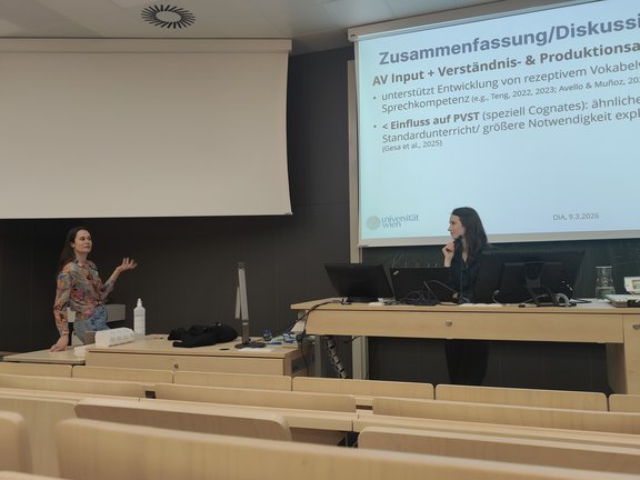 Alexandra Schurz im Gespräch mit Katrin Schmiderer beim DiA-Vortrag