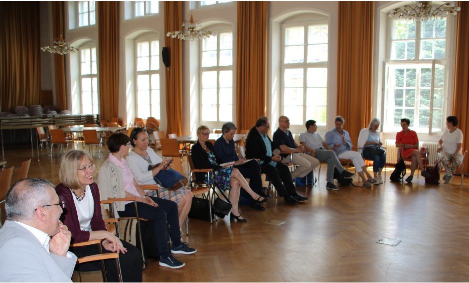 Teilnehmer*innen der Fachtagung Religionspädagogik im Madonnensaal