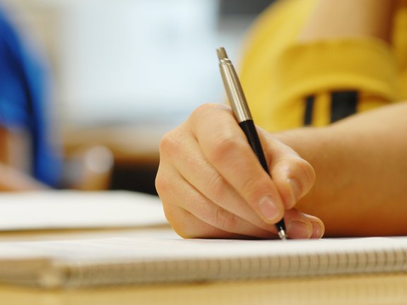 Symbolbild für Schreiben in der Lehre