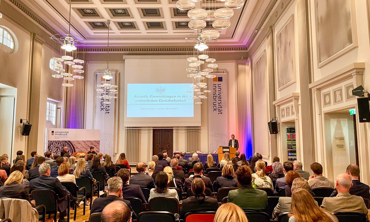 Bild von der Aula beim Festvortrag von Dr. Klaus-Dieter Grosch