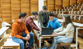 Studierende im Hörsal