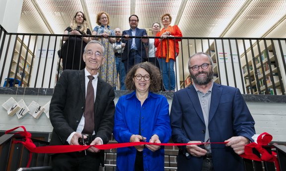 Rektor Tilmann Märk, Bibliotheksleiterin Eva Ramminger und Vizerektor Wolfgang Streicher eröffnen das Bibliothekszentrum West am Campus Technik der Universität Innsbruck