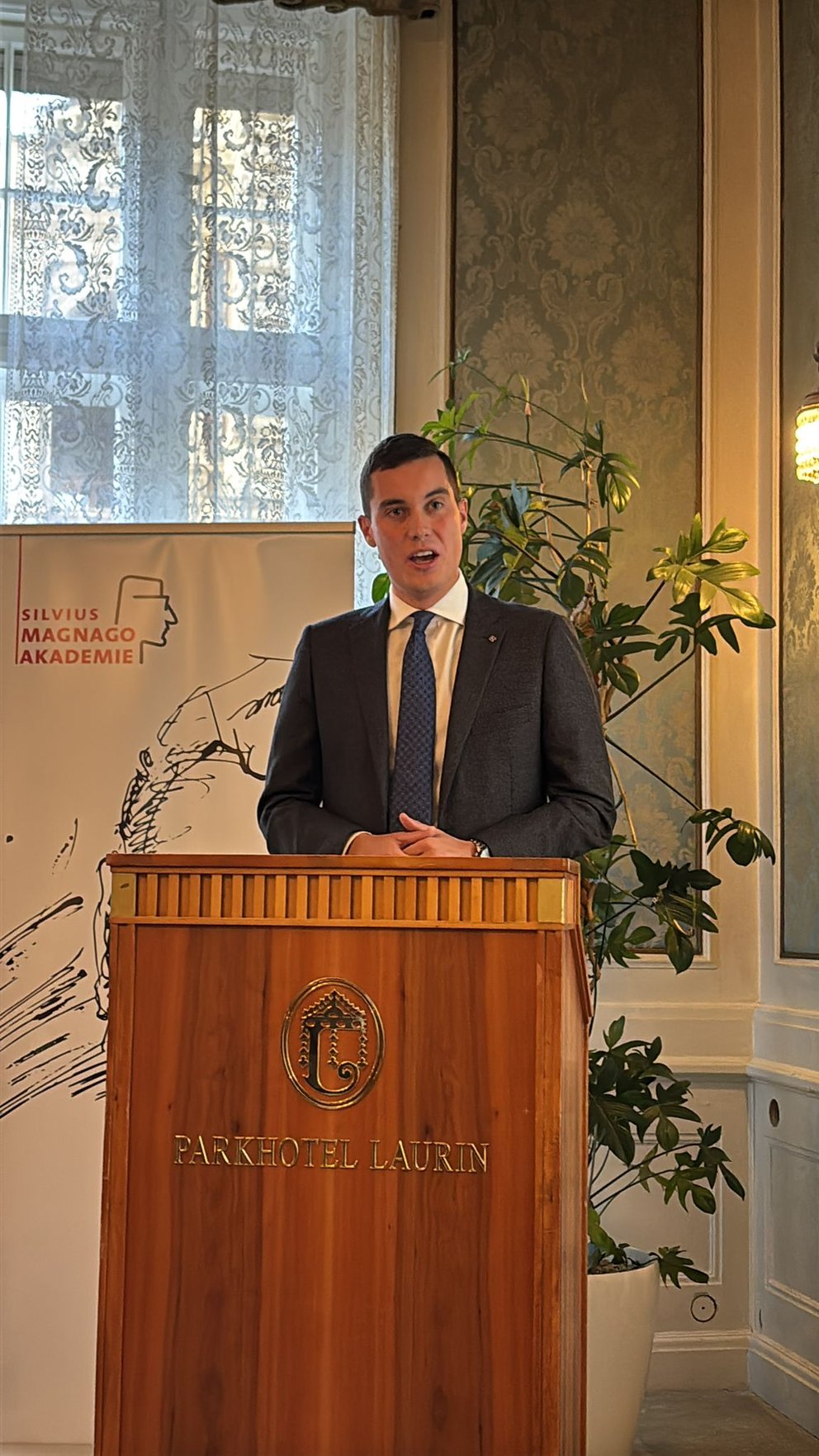 Philipp Rossi erhält Silvius Magnago Preis