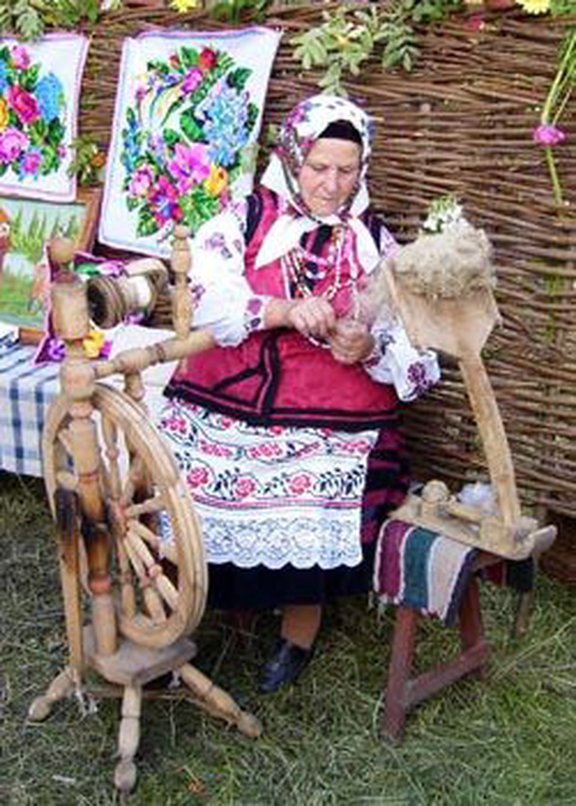 Ukraine, Sumy Oblast, woman spinning