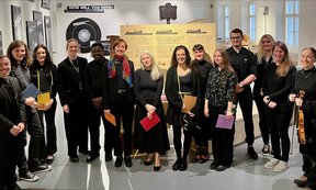 Gruppenfoto mit den Beteiligten des Creative Writing Projects