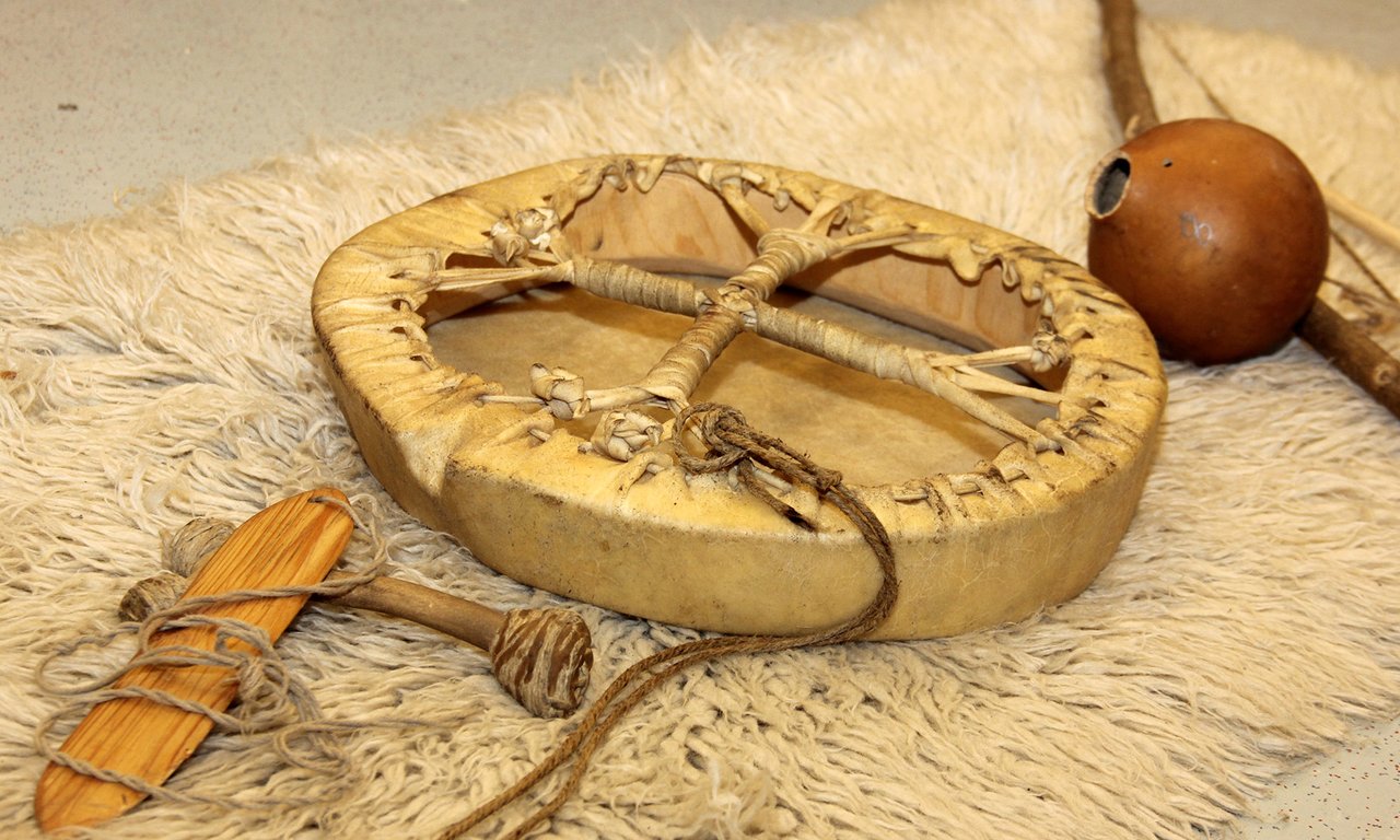 Altsteinzeitliche Musikinstrumente