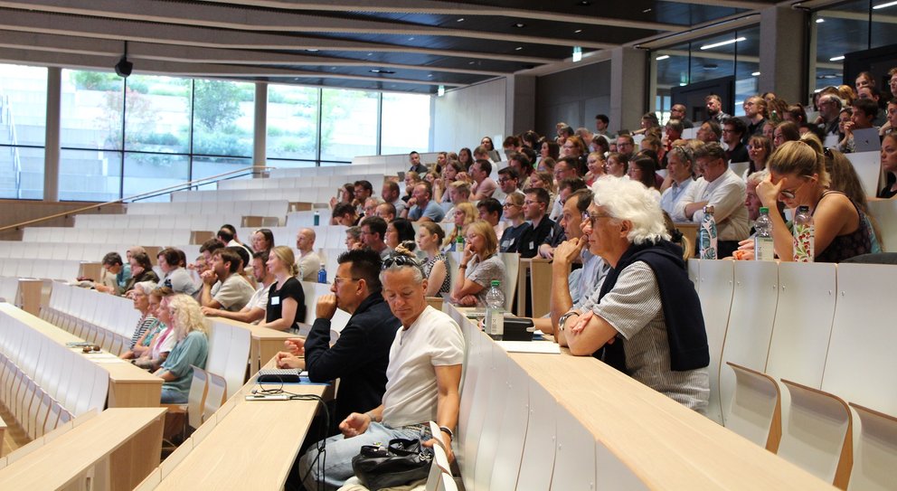 Plenum im Rahmen eines Vortrags im Audimax