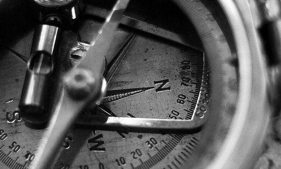 Nahaufnahme eines Kompass