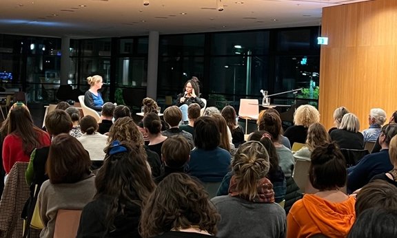 Publikum 2. Feministisches Stadtgespräch mit Ciani-Sophia Hoeder