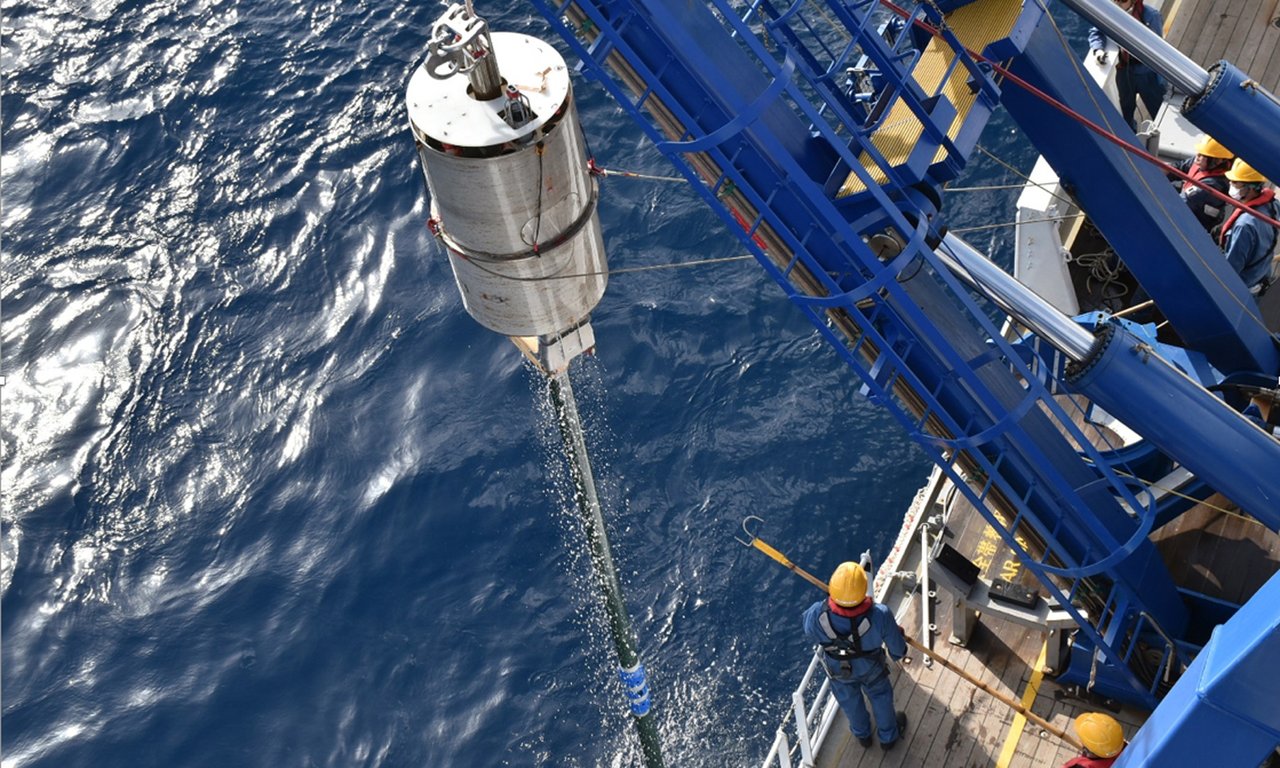 New Giant Piston Corer System