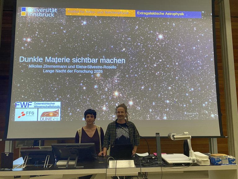 Elena und Nico beim Vortrag lange Nacht der Forschung