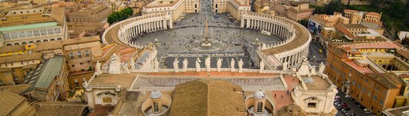 Luftansicht auf Rom, die Vatikanstadt im Vordergrund