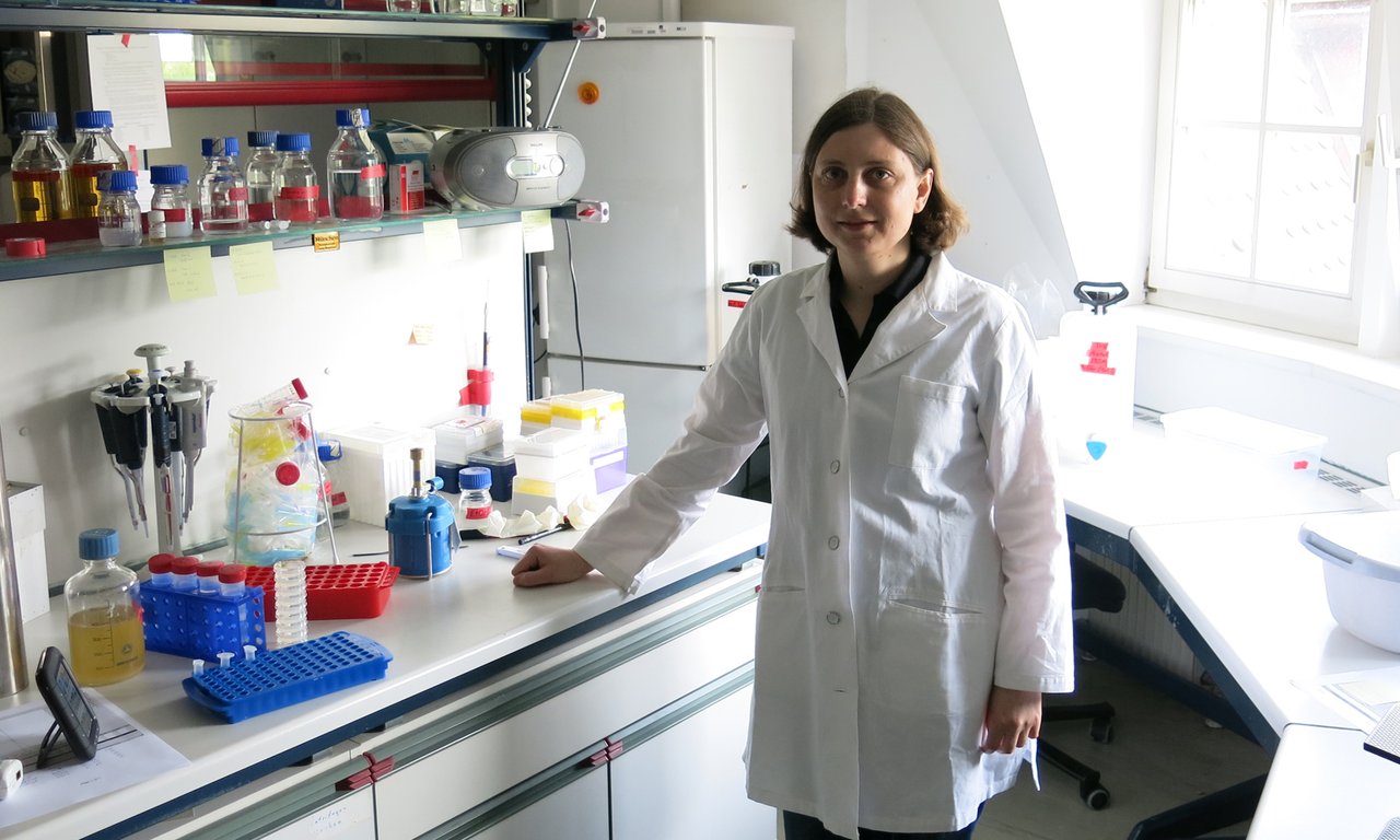 Hildegard Mack im Labor