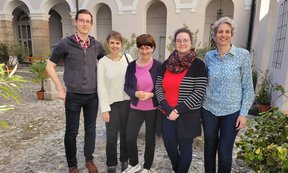 Zu sehen sind 5 Personen: das Team der Tiroler Religionspädagog:innen