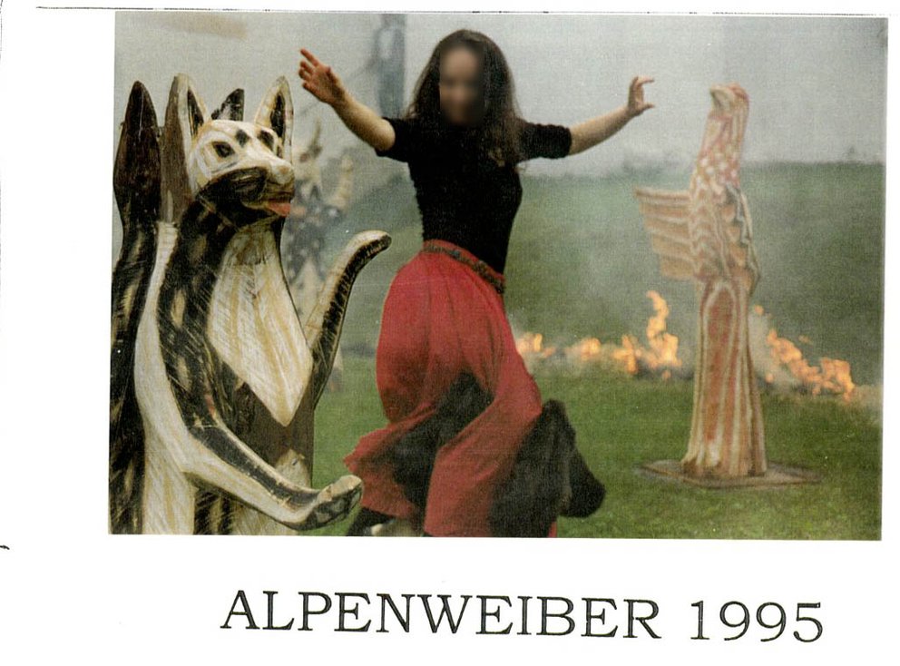 Skulpturen: Ursula Beiler, Performance: Doris Schober (1995)